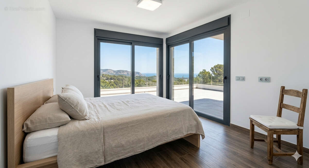 Maison à ROQUEBRUNE-SUR-ARGENS