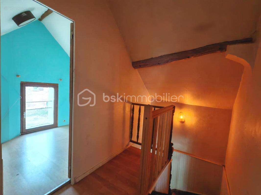 Maison avec jardin et stationnement - photo 14