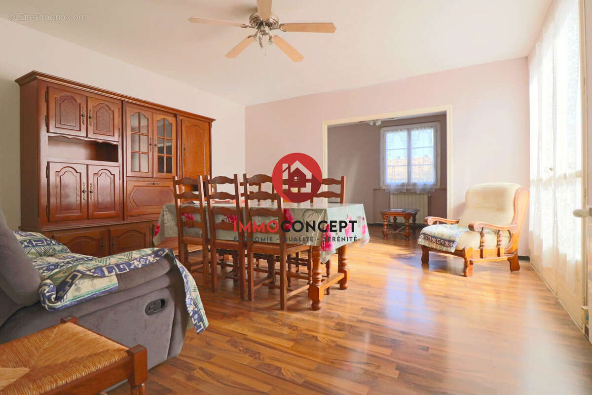 Maison à SAINT-LAURENT-DES-ARBRES