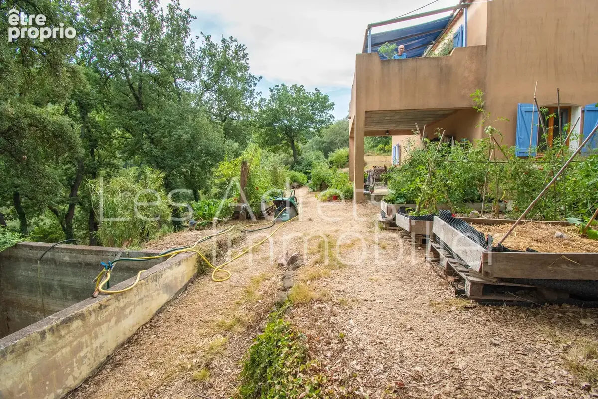 Maison au calme avec 4 chambres, grand terrain et superbe potentiel - photo 24