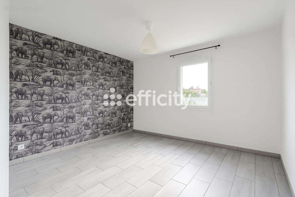 Maison à ROCHES-PREMARIE-ANDILLE