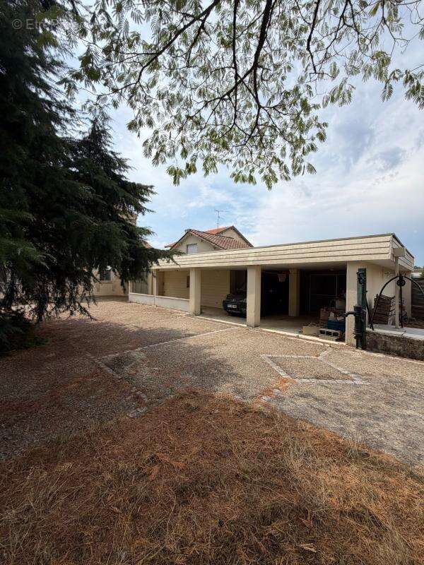 Saint Yrieix. Maison 190 m² sur terrain de 4070 m² - photo 15
