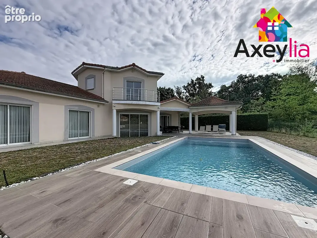 A vendre - riorges - maison contemporaine de 2011 avec cinq chambres, terrain et piscine - photo 15