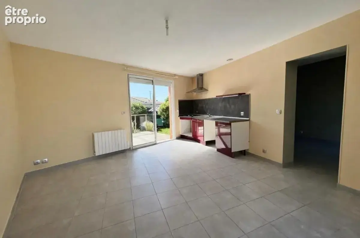 Maison de ville au coeur de Saint-André de Cubzac (33240) - 94 m2 habitables - 5 Pièces - 3 Chambres - Terrain  de 480 m2 - Pisc - photo 4