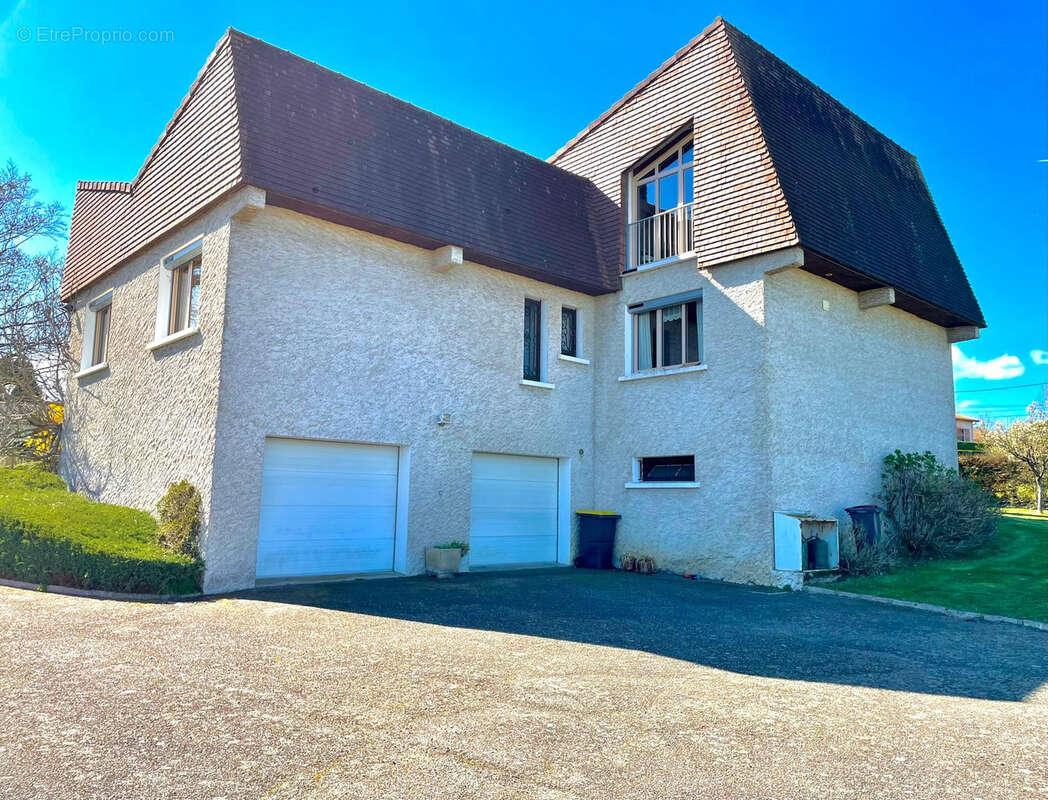 Maison à COMMELLE-VERNAY