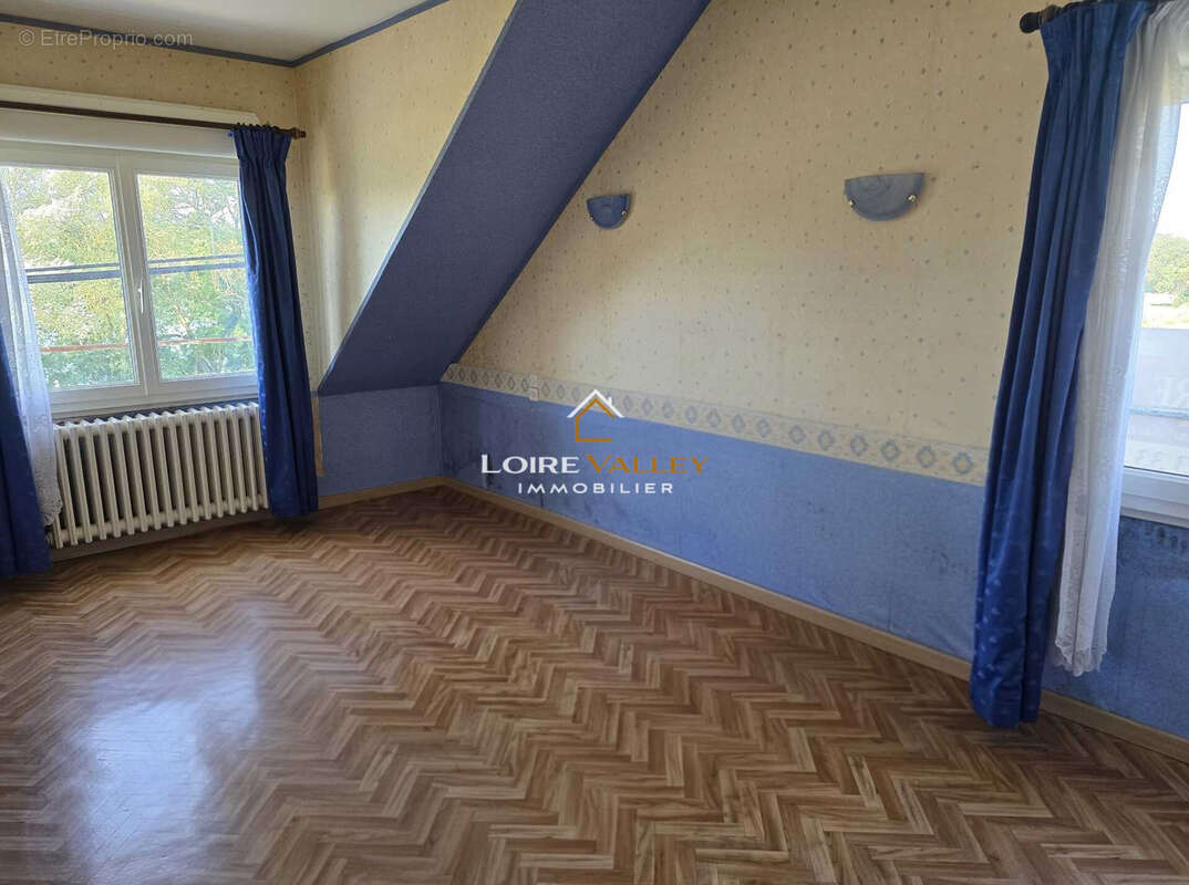 Maison à rénover avec vue Loire et nombreuses dépendances - photo 8