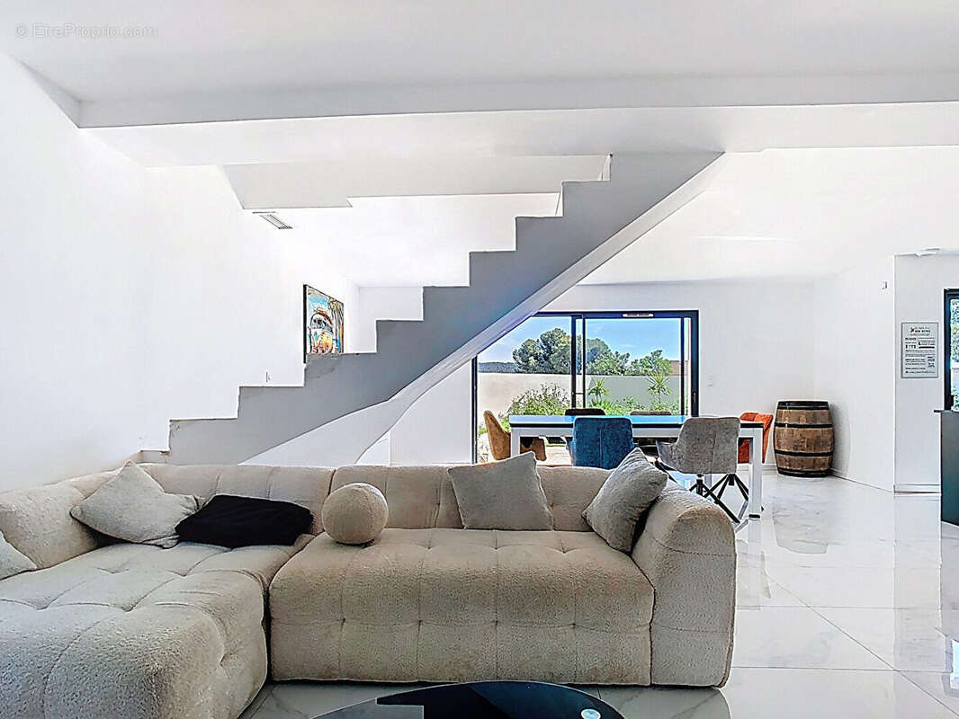 Maison à LA FARE-LES-OLIVIERS