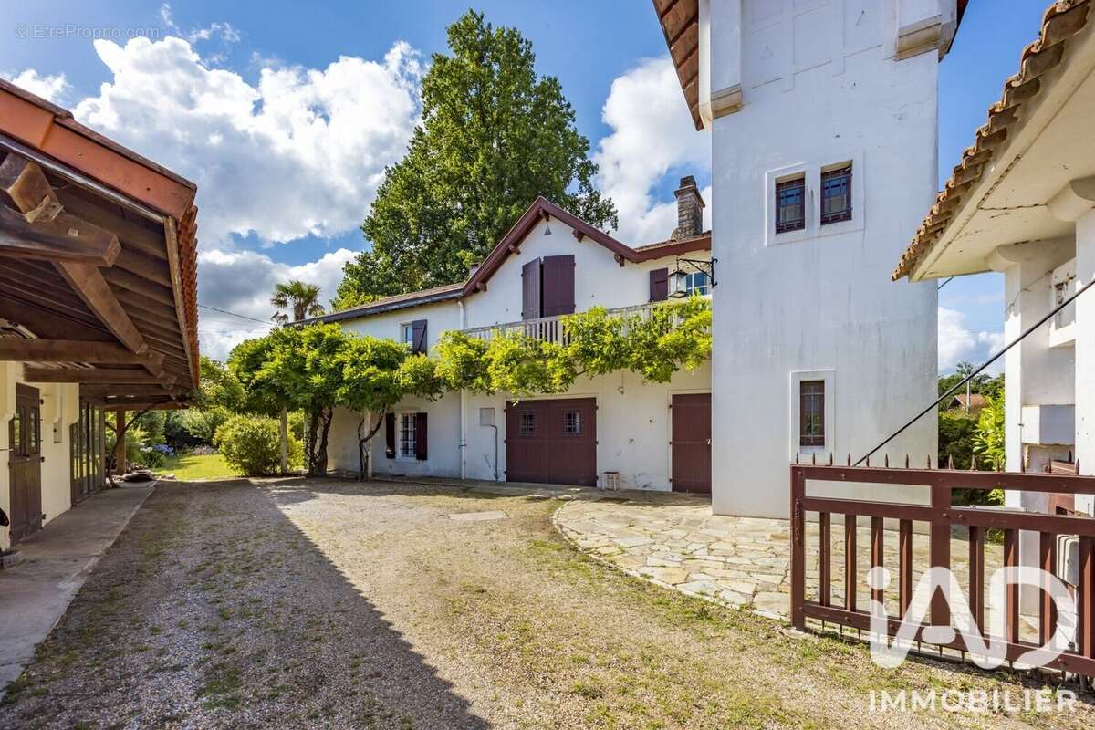Maison 378 m² à Arcangues  - photo 3