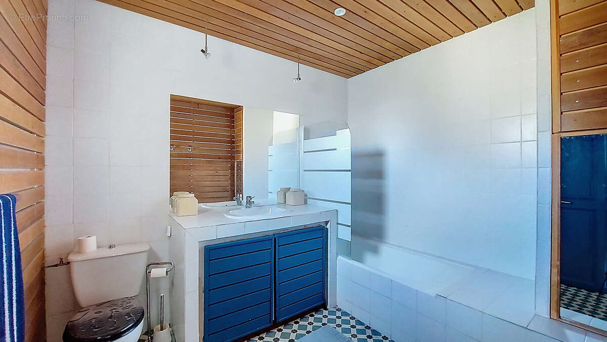 Maison à JONQUIERES-SAINT-VINCENT