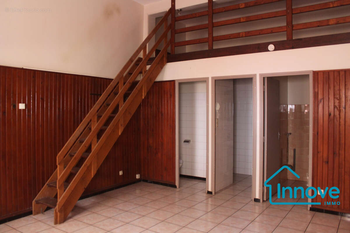 Studio environ 35m2 RDC à rénover  - Appartement à GRENADE
