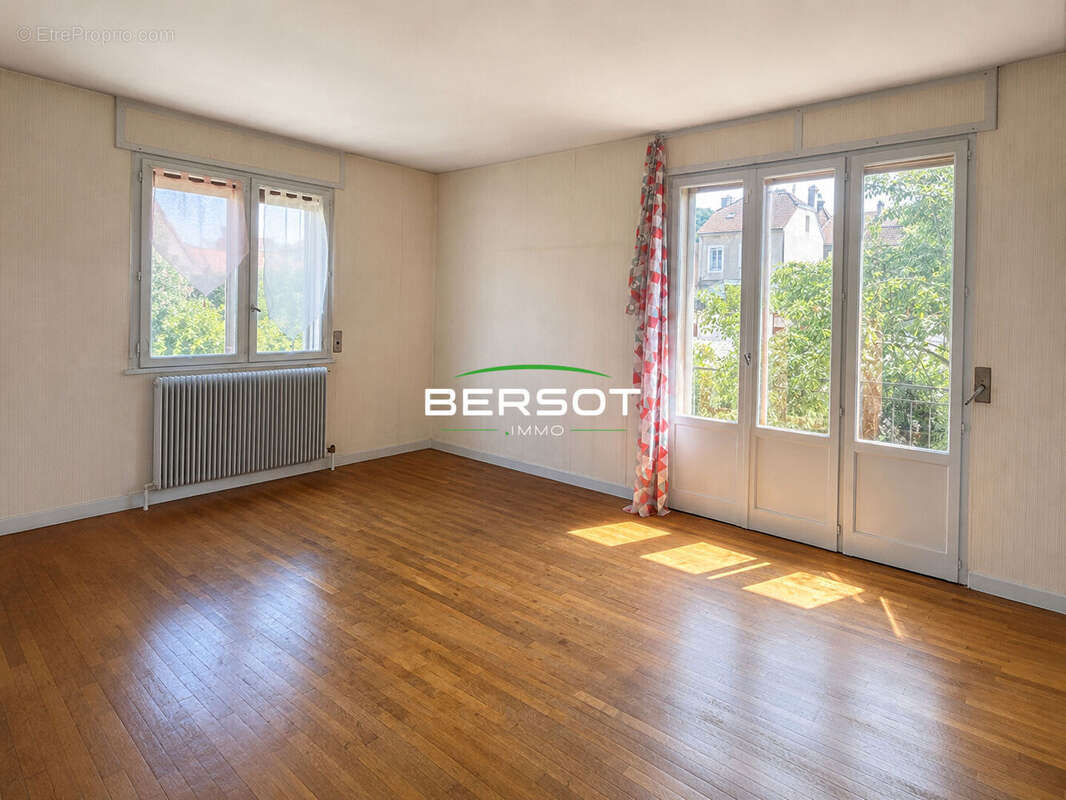 Maison 10 pièces sur grand sous-sol - photo 2