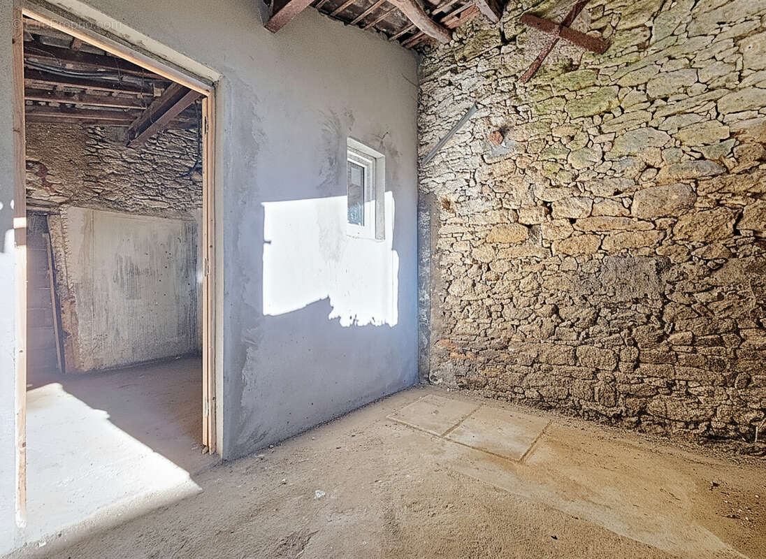 Maison à THOUARCE