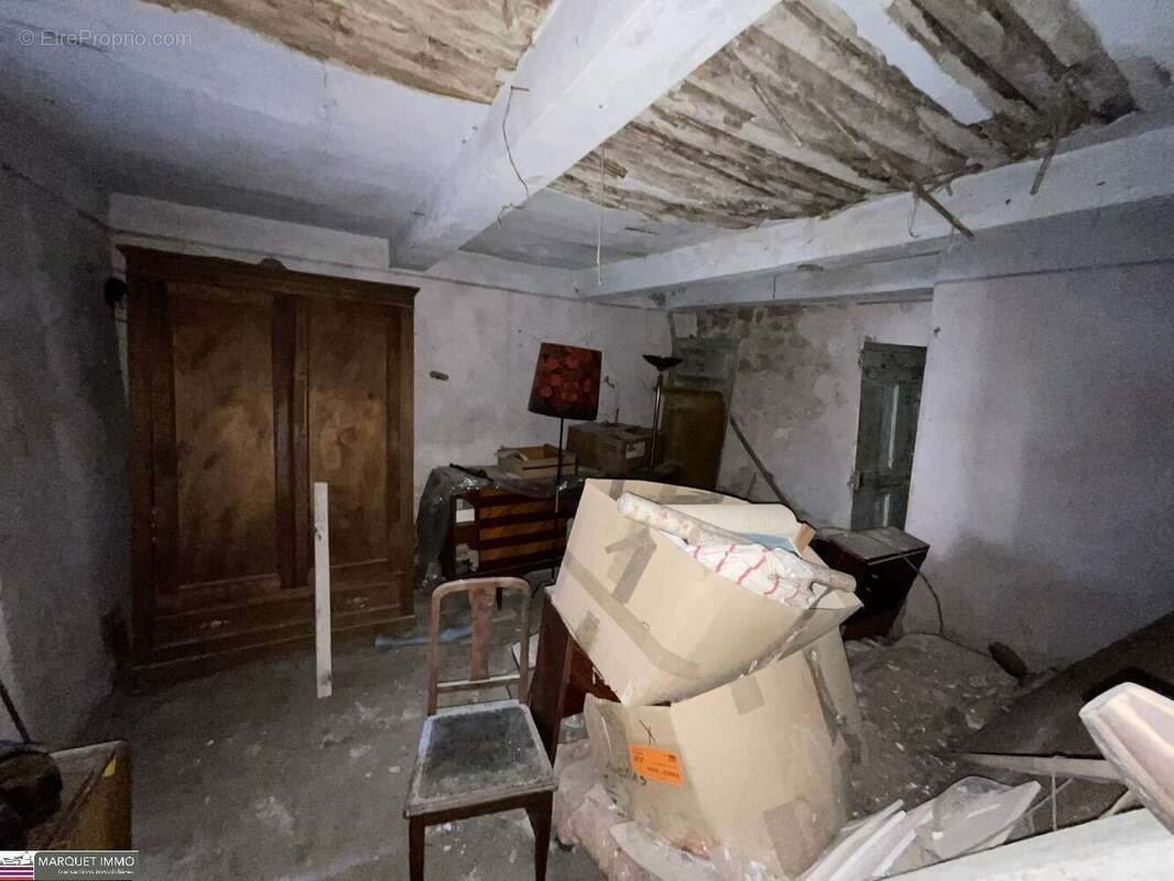 Beau potentiel pour cette maison de village T3 offrant 90 m² avec cour, garage, à rénover selon toutes vos envies ! - photo 21