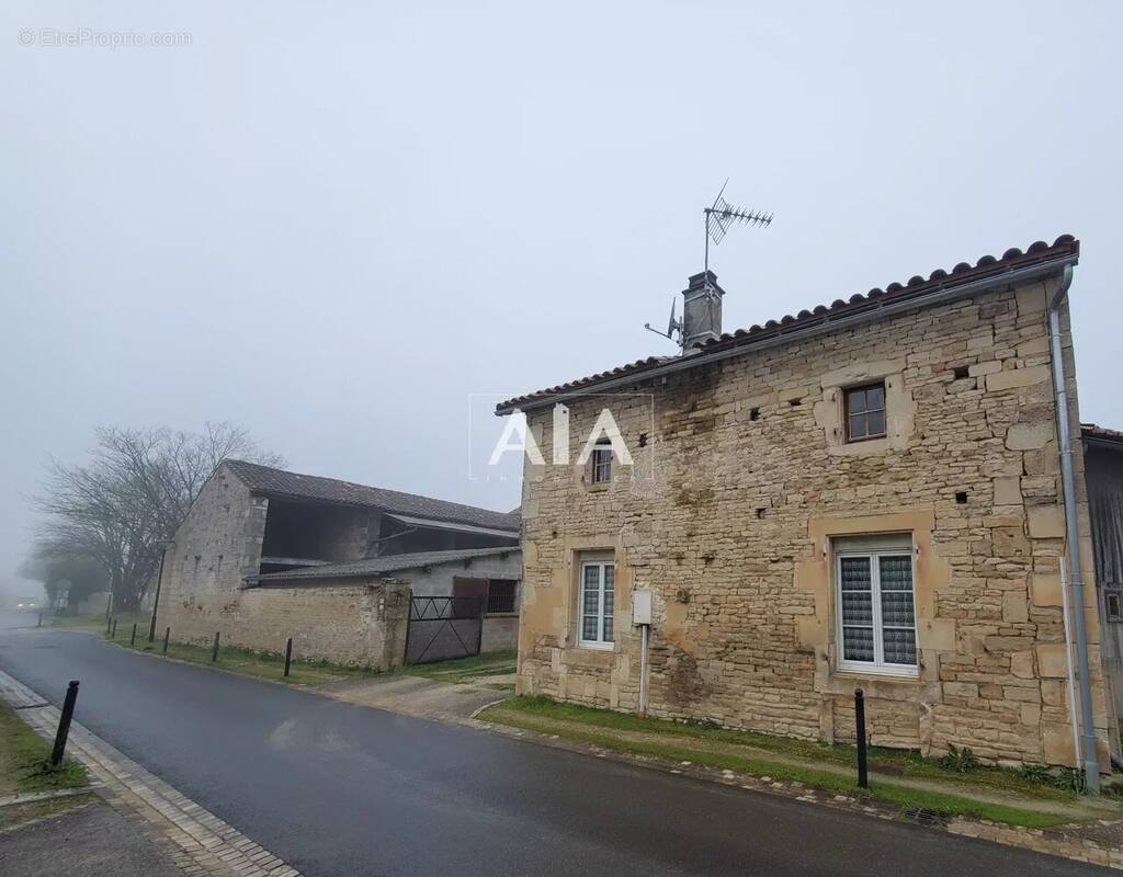 Maison à VILLEFAGNAN