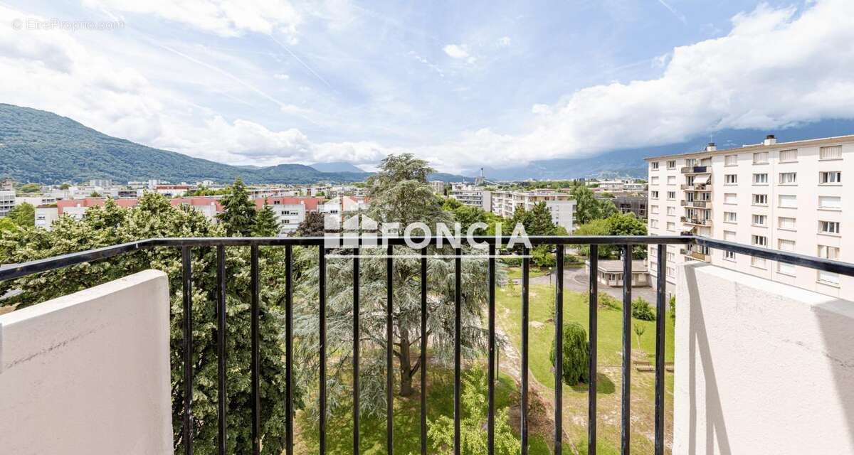 Appartement à SAINT-MARTIN-D'HERES