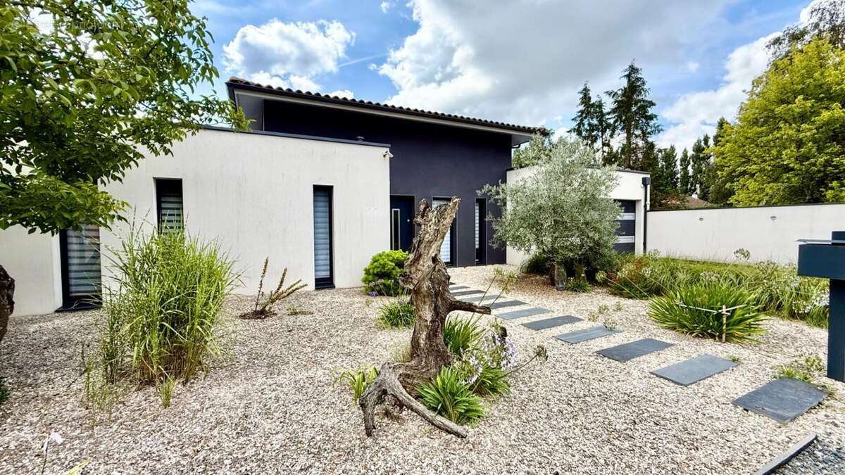 Maison à LE CELLIER