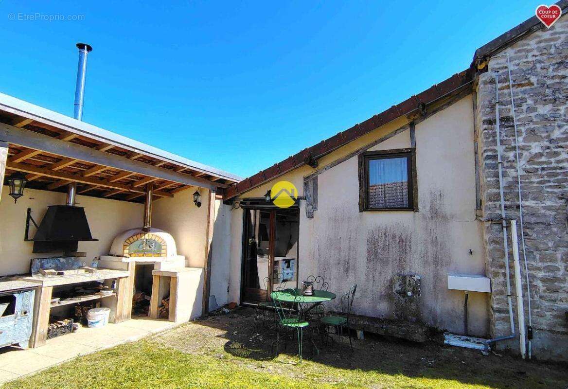 Maison à AUGY-SUR-AUBOIS