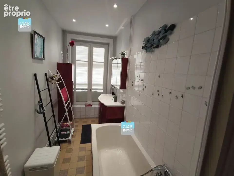 A macon en bourgogne appartement 8 pieces de 217 m² avec - photo 15
