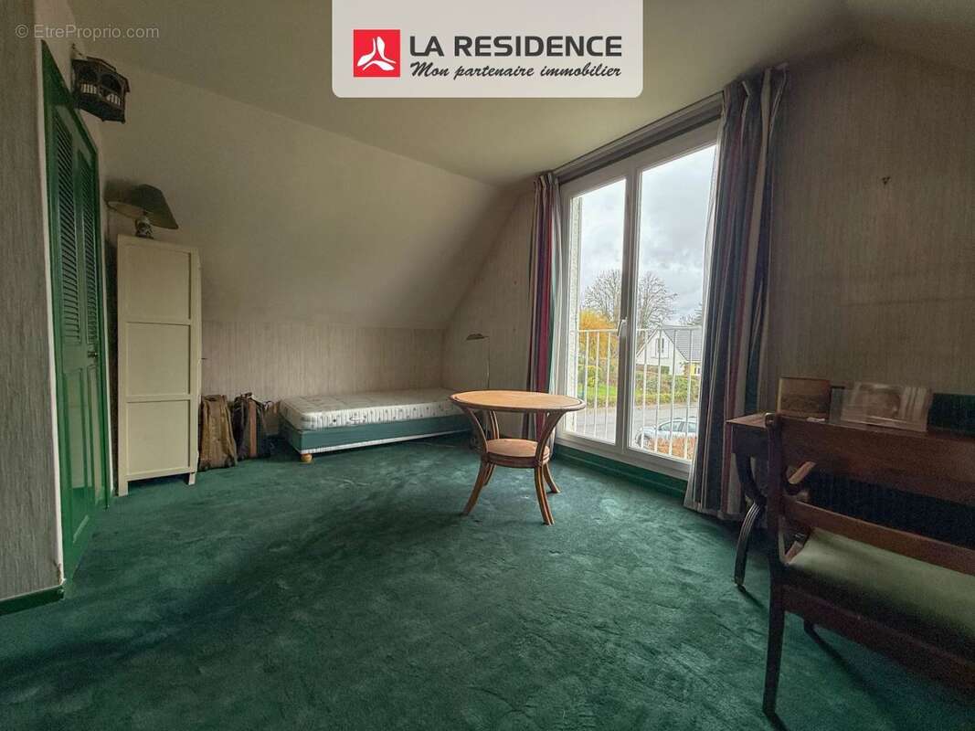 Maison à LE MESNIL-SAINT-DENIS