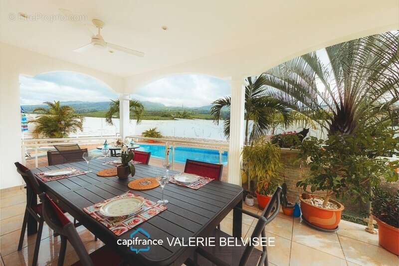 Villa familiale f5 avec piscine, vue dégagée et superbes volumes – saint-louis - photo 14