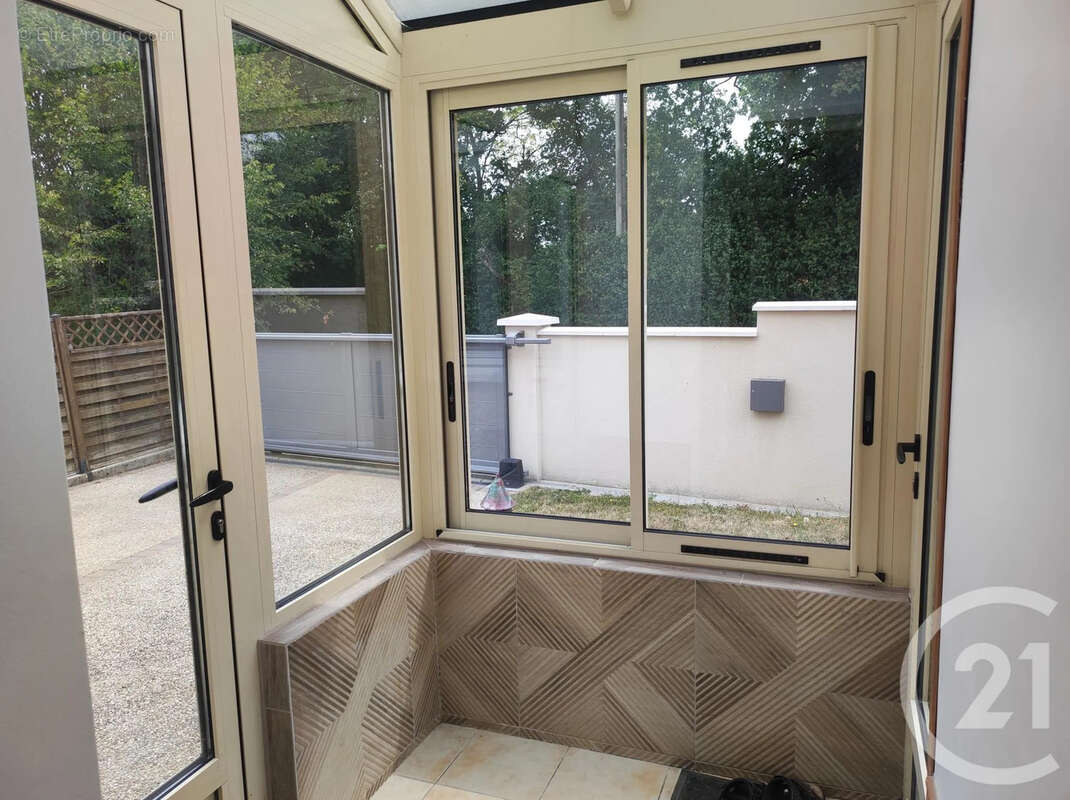 Maison 115 m² à Saint-Amand-En-Puisaye  - photo 3