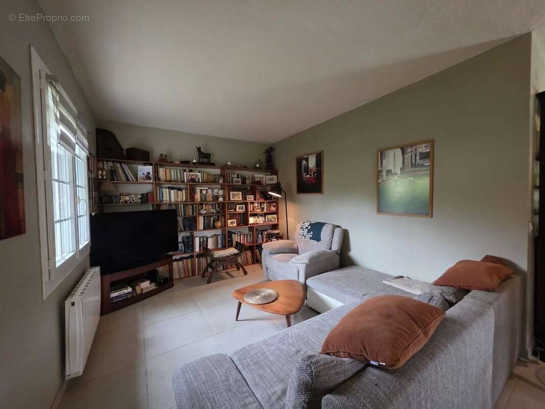 Maison à SAUGNAC-ET-CAMBRAN