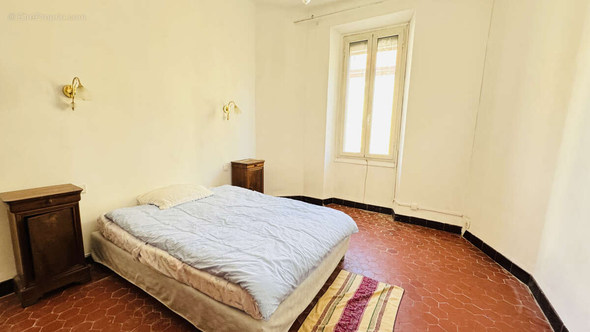 Appartement à MARSEILLE-4E