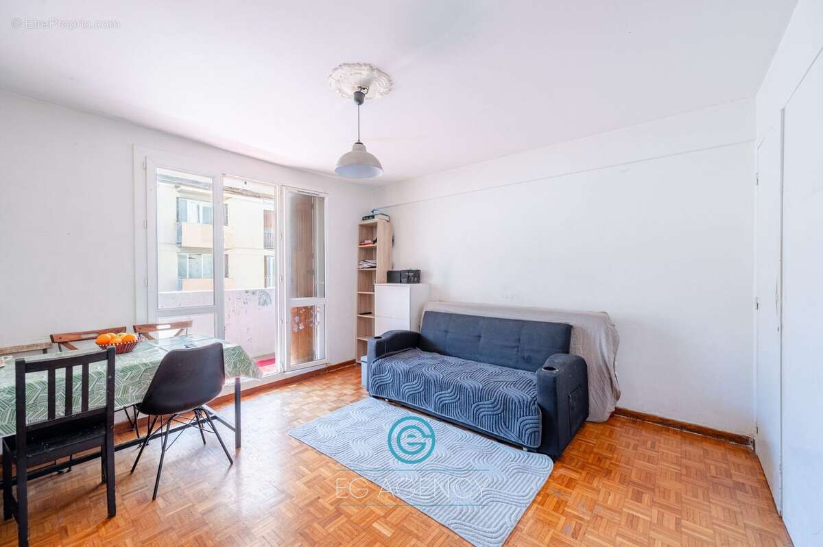Appartement à MARSEILLE-2E