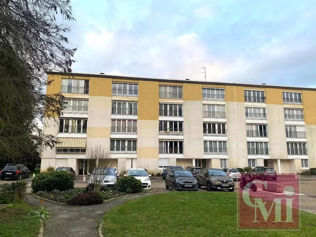 Appartement à BRUYERES-LE-CHATEL