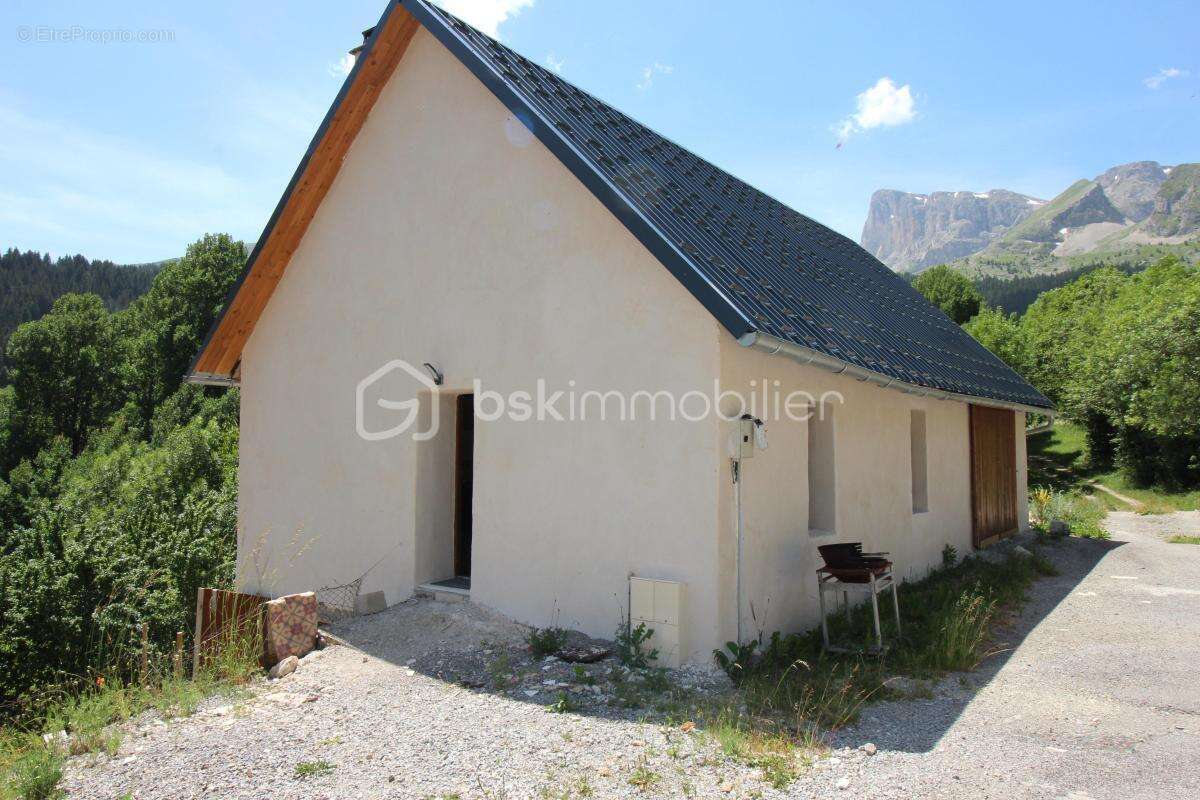 Maison de caractère rénovée – Vue exceptionnelle sur le Dévoluy – Fort potentiel d'aménagement - photo 3