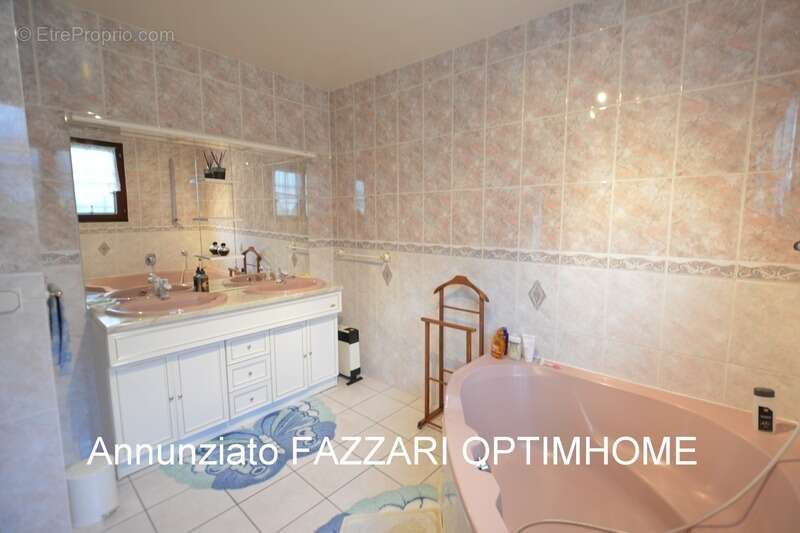 À vendre en exclusivité à Stenay, vaste maison familiale de plain-pied – 175 m² habitables – 5 chambres – terrain 1 528 m² - photo 10