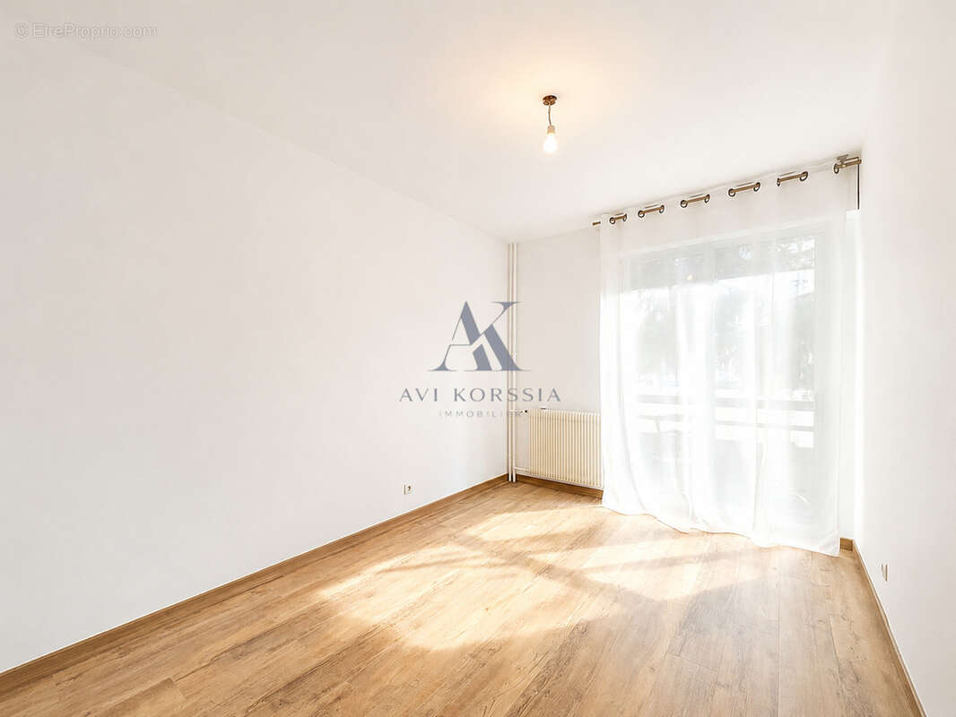 Villeurbanne Gratte-Ciel   Appartement T4 82 m2 avec balcon - photo 11