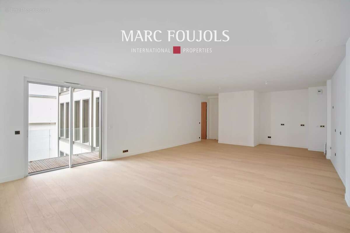 Appartement à PARIS-8E