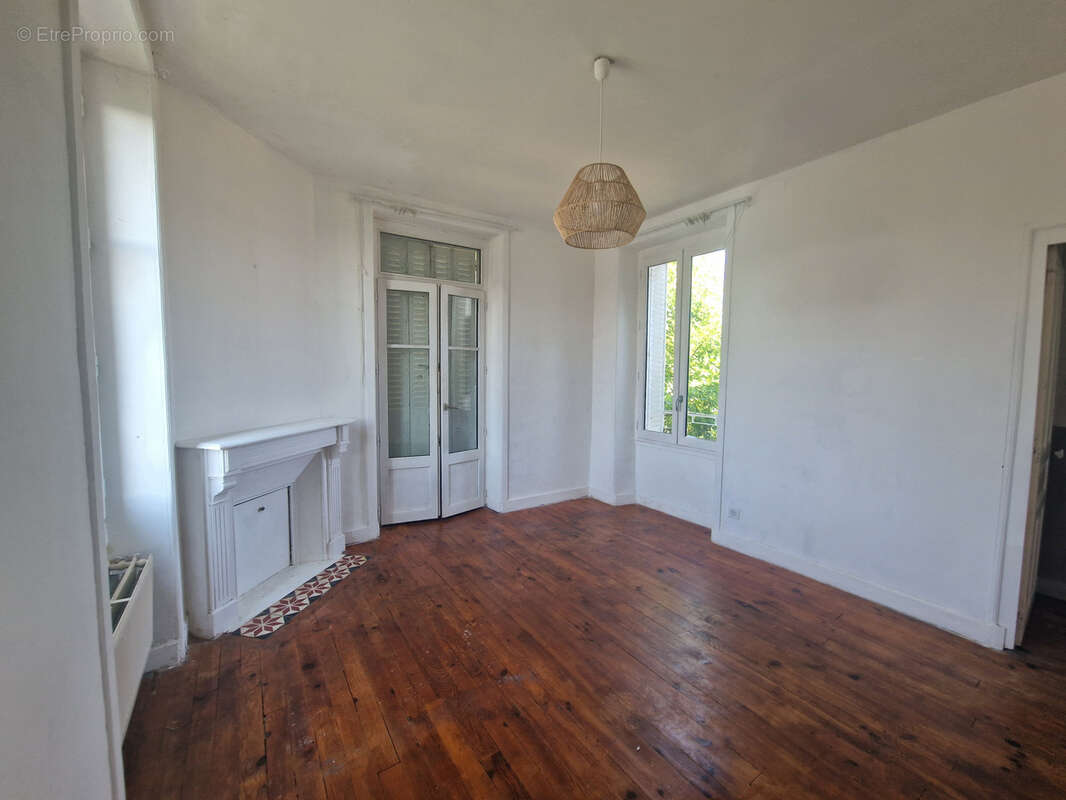 Maison de caractère en pierre avec grange   Saint-Viance - photo 9
