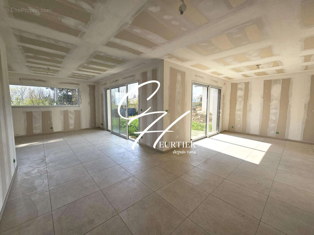 Maison 115 m² à La Buisse  - photo 6