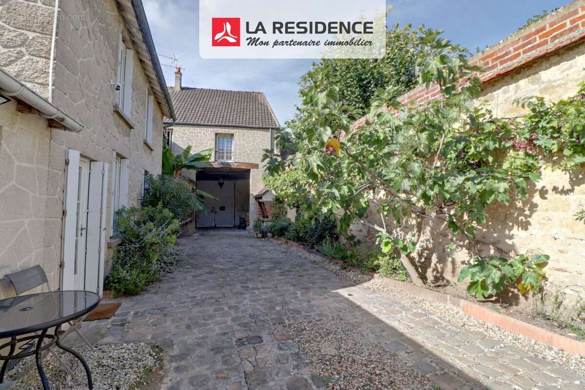 Maison à NEUVILLE-SUR-OISE