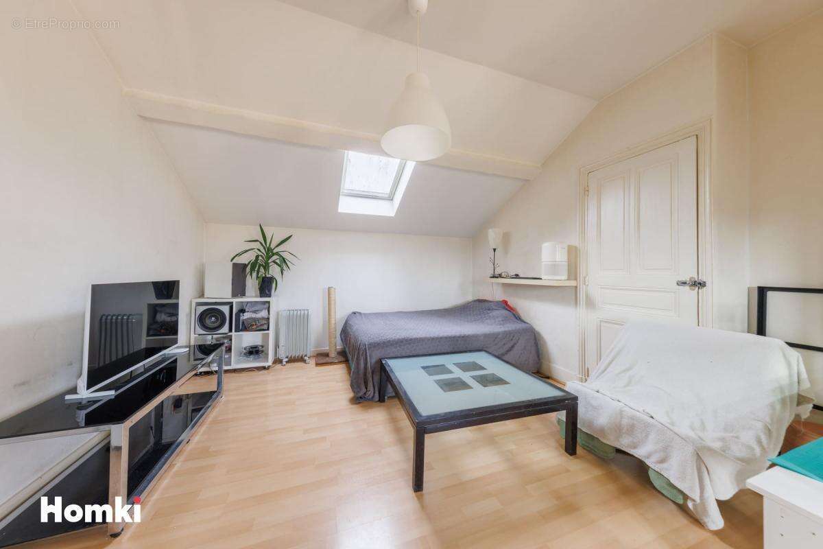 À VENDRE – Appartement T1 de 47 m² (43 m² loi Carrez) – Hyper centre Clermont-Ferrand – Quartier Jardin Lecoq - photo 4
