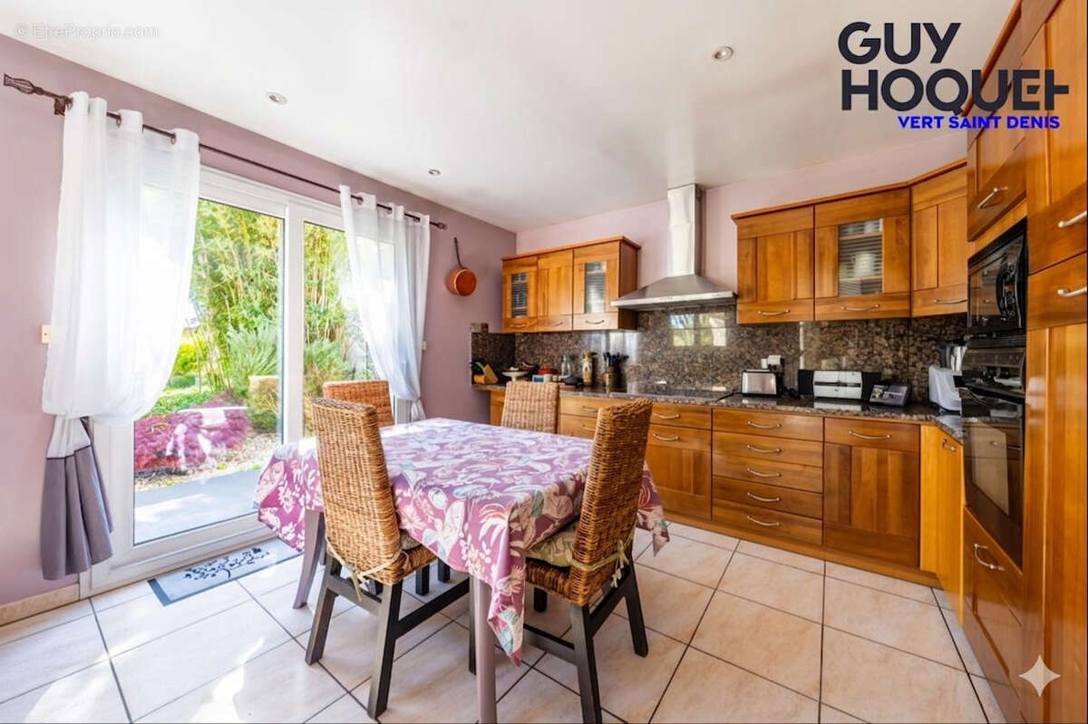 Maison à VERT-SAINT-DENIS