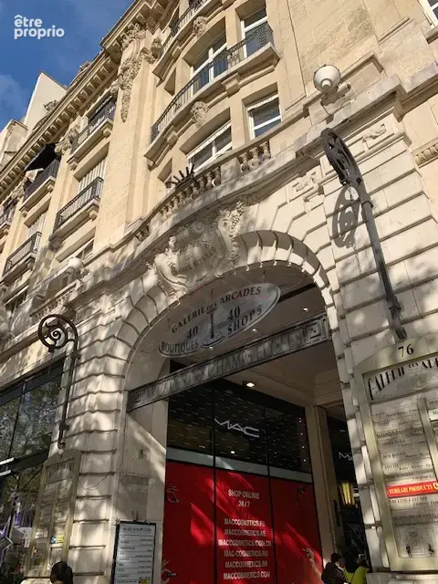 CHAMPS-ELYSEES LOCAL 50M2 + réserve 10m2 Galerie des Arcades du Lido - photo 2