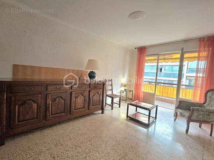 Appartement à SAINT-LAURENT-DU-VAR