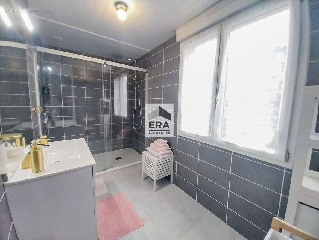 Autre à LA CHAPELLE-VENDOMOISE