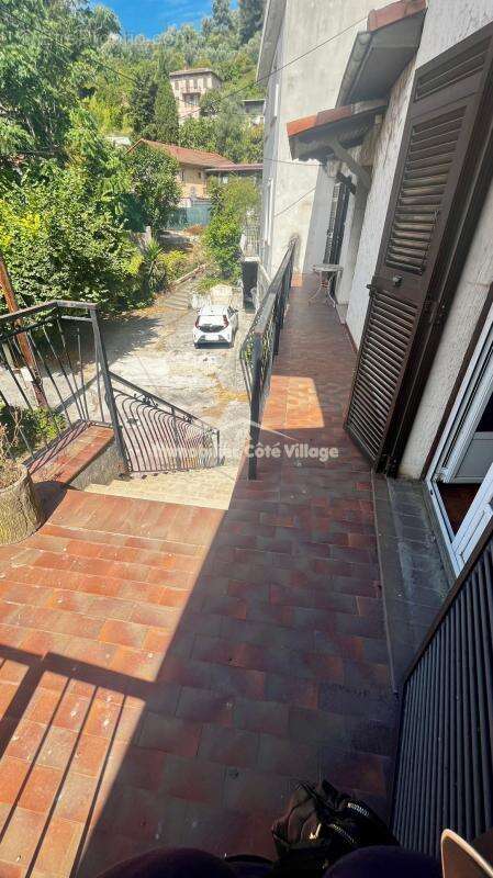 Maison mitoyenne avec 2 appartements, une cave et un garage - photo 2