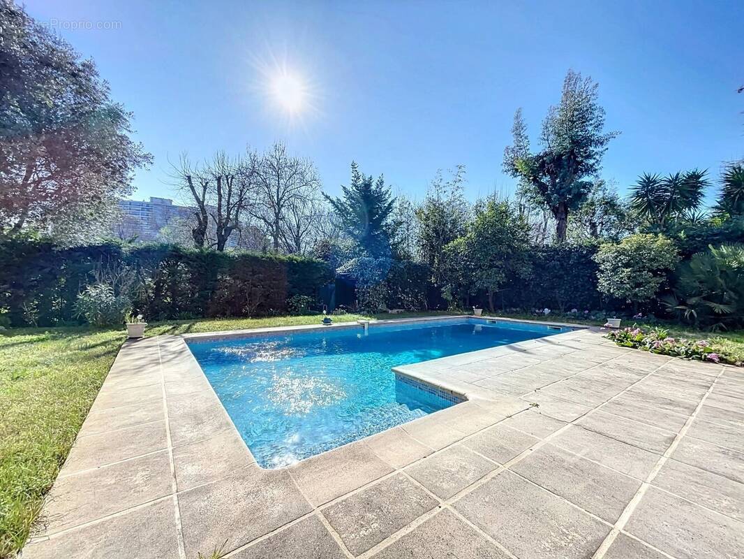 Appartement à MANDELIEU-LA-NAPOULE