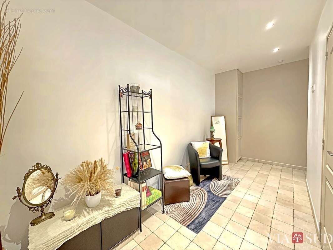 LA PALME  Maison 225 m² + rooftop vue mer + T2 loué + garage - photo 10