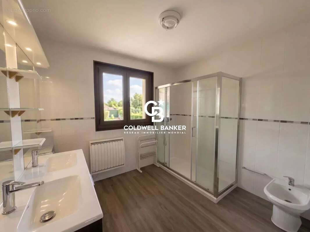A vendre à Vétraz-Monthoux Maison familiale de 145 m² au calme avec terrain piscinable - photo 15