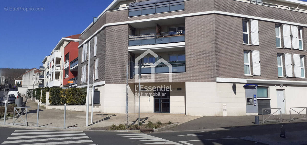 Appartement à CHANTELOUP-LES-VIGNES
