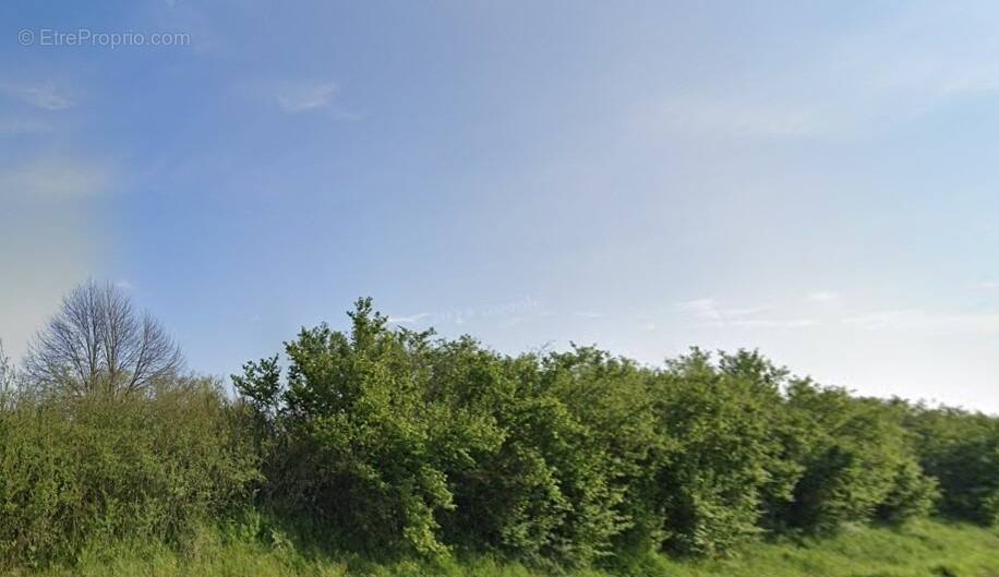 Terrain à LA CROIX-EN-TOURAINE