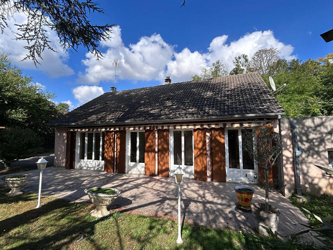 Maison à VARENNES-JARCY