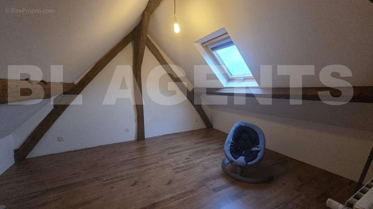 8 - Maison à SERGINES