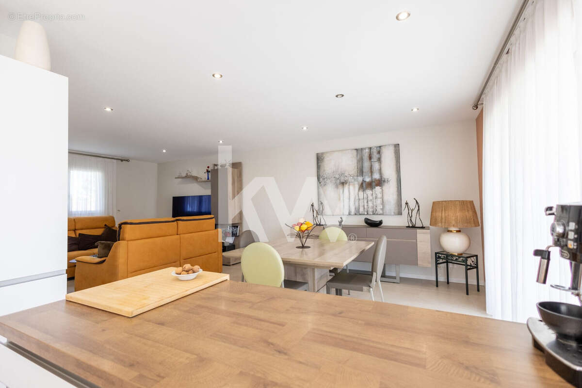 Maison 115 m² à Saint-Denis-De-L'hotel  - photo 5